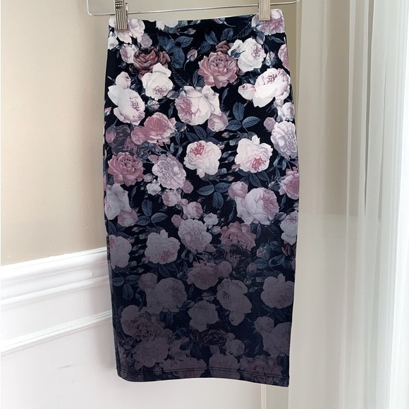 2B bebe size XS Floral Pencil Skirt - Picture 2 of 14